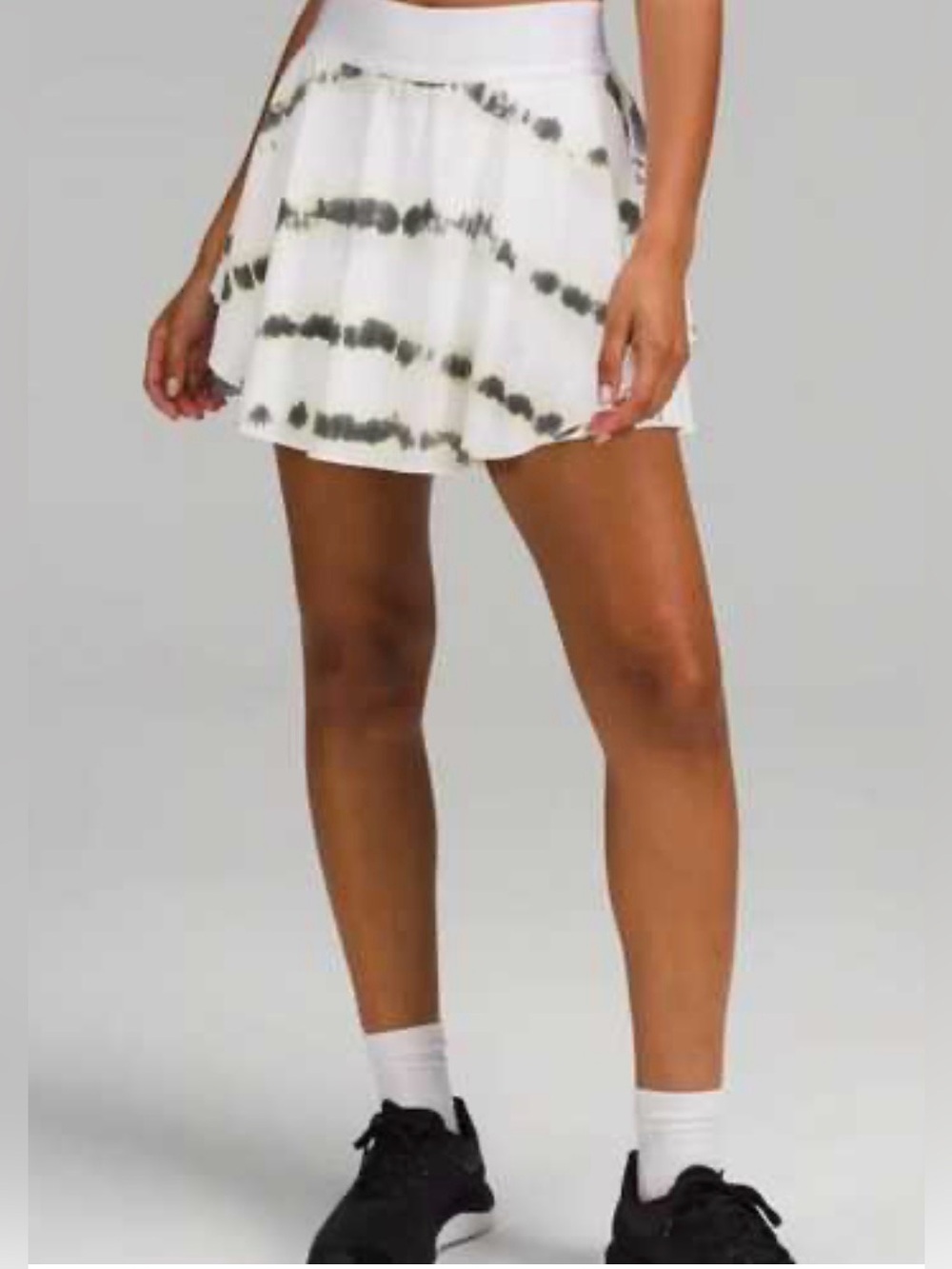 Lululemon size 4 Court Rival Skirt